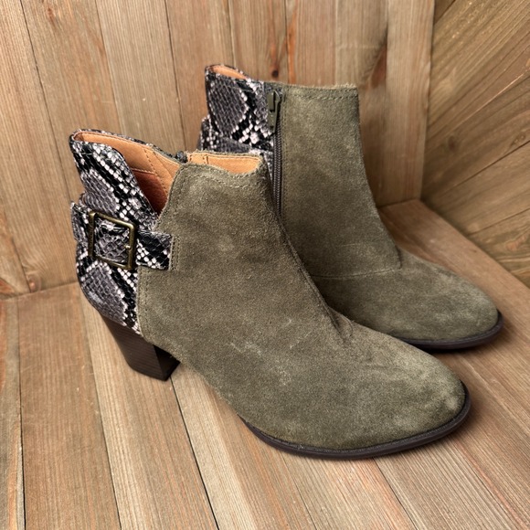 Vionic Naomi Snake Print Suede Ankle Boots Olive Green Buckle Accent Size 8.5 - Picture 1 of 8